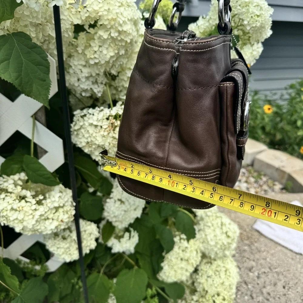 COACH SOHO Tote Chocolate Brown Buckle, Snap, Zip Shoulder Bag Purse EUC